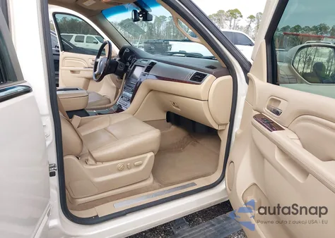 2013 Cadillac Escalade Premium z USA, uszkodzony, nr VIN 1GYS3CEF2DR318728